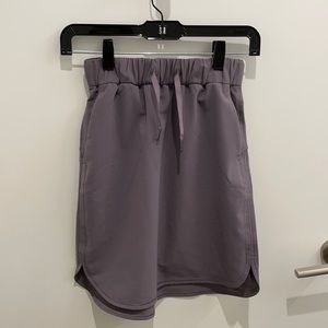 Lululemon on the fly skirt size 2 NWOT